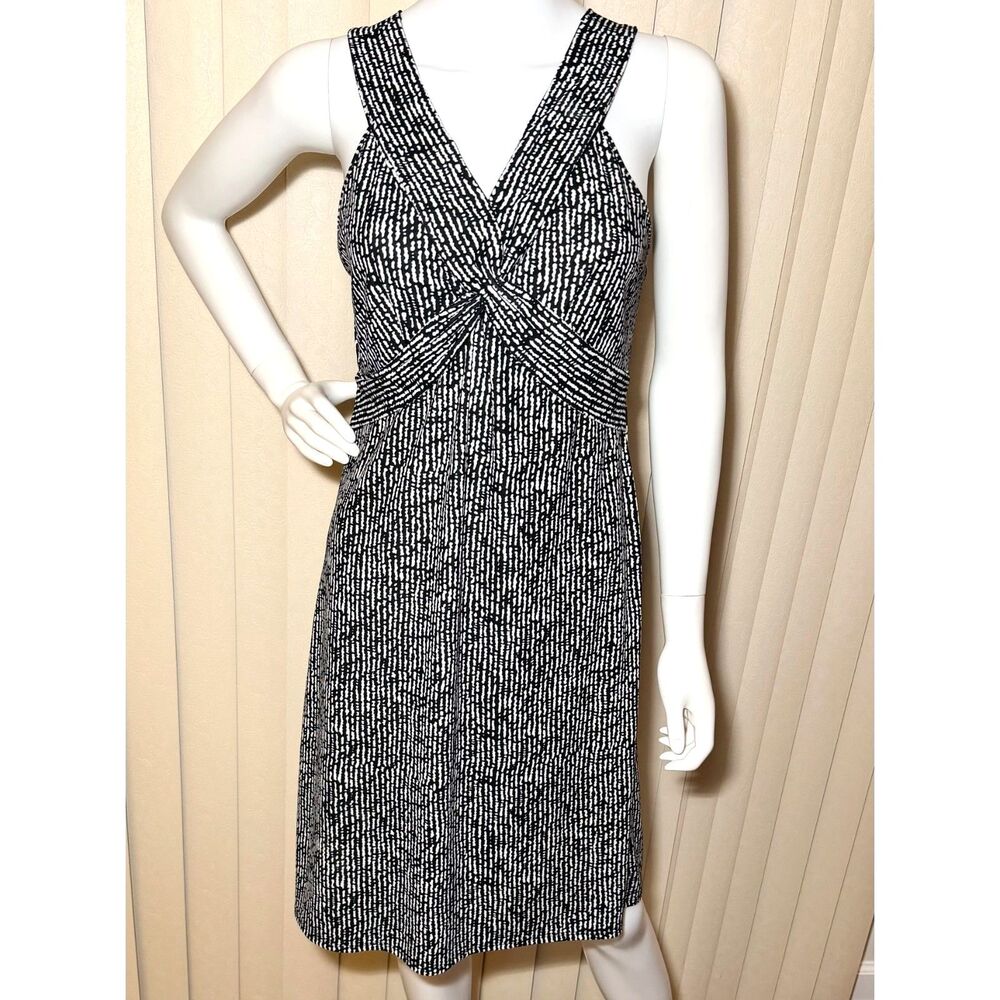 Ann Taylor LOFT Dress Size 8 Black White Twist Front Sleeveless Knee Length
